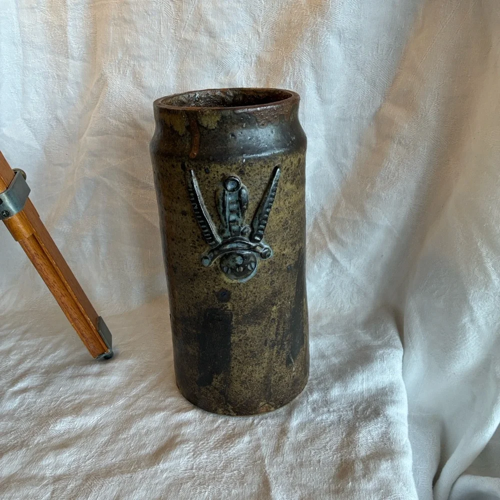 Horsefly Vase Sturdy BIG  Ceramic Relief Design Brown Tan Blue Mottled Colors 3D